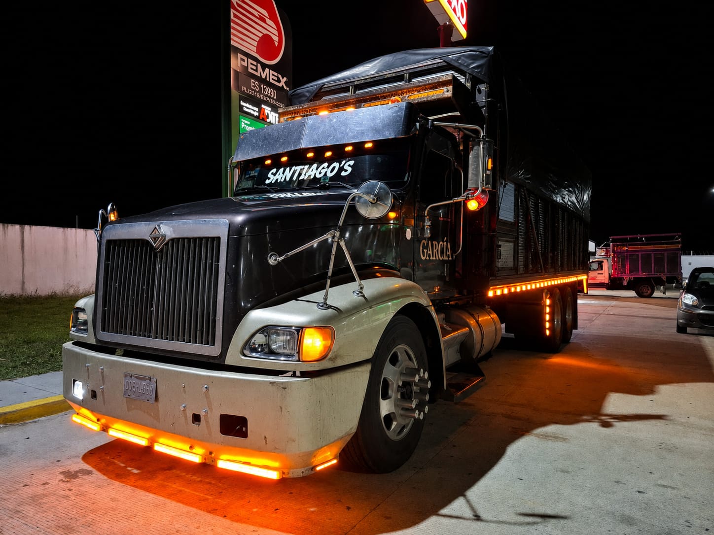 Tortón negro 3 de Transportes García Jiménez